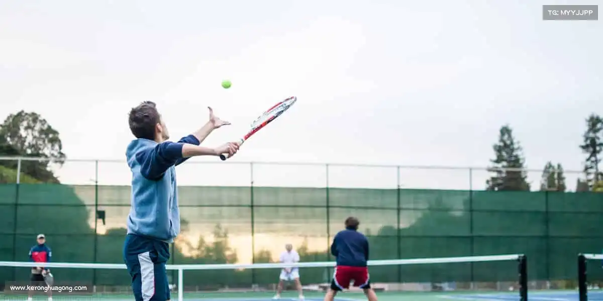 <strong>必一运动b-sports</strong>🎾网球划过的弧线，是梦想绽放的轨迹 —— 每一拍，都全力以赴！